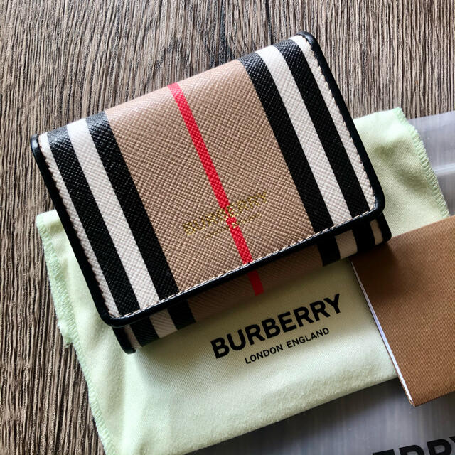 BURBERRY(バーバリー)の新品 BURBERRY バーバリーチェック 三つ折り財布 新作♫ レディースのファッション小物(財布)の商品写真