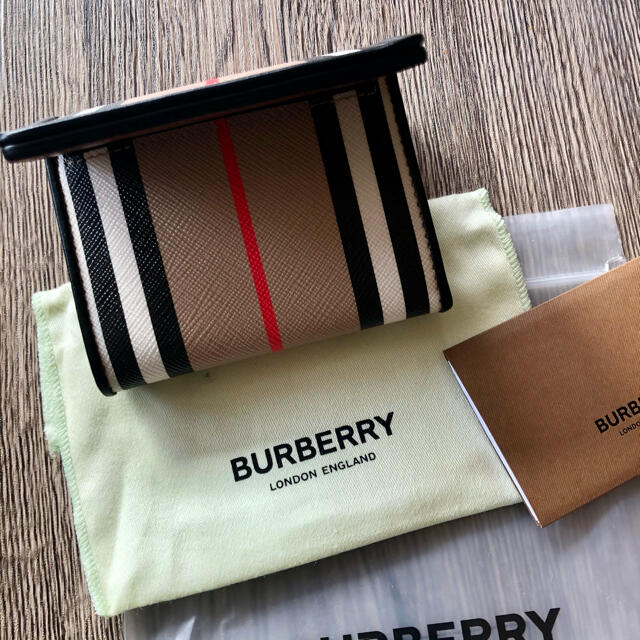 BURBERRY(バーバリー)の新品 BURBERRY バーバリーチェック 三つ折り財布 新作♫ レディースのファッション小物(財布)の商品写真