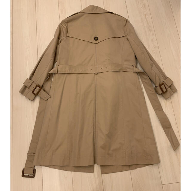 tiara(ティアラ)のティアラ　トレンチコート　ベージュ レディースのジャケット/アウター(トレンチコート)の商品写真