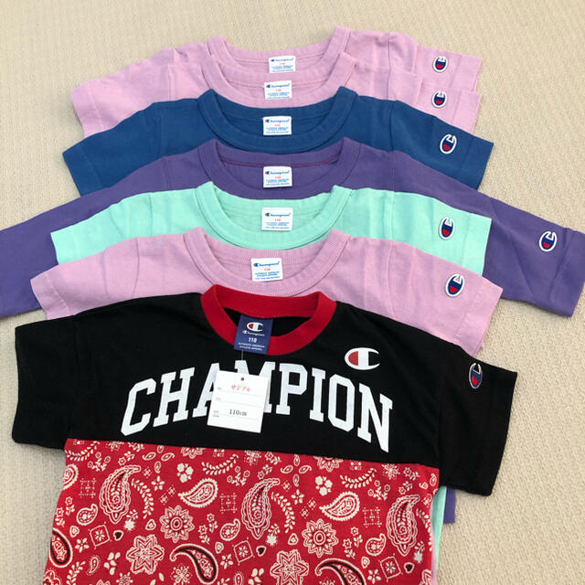 Champion(チャンピオン)の110cm チャンピオン　半袖Tシャツ　新品　二枚の値段 キッズ/ベビー/マタニティのキッズ服男の子用(90cm~)(Tシャツ/カットソー)の商品写真