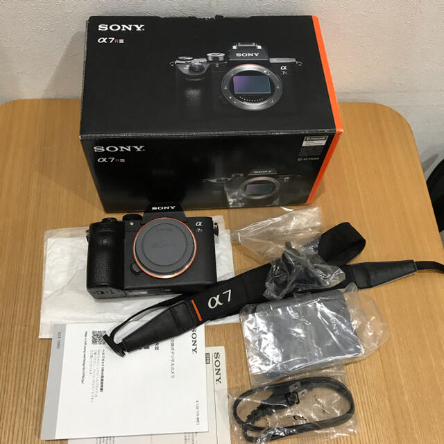 SONY(ソニー)のα7RⅢ ボディ ILCE-7RM3 フルサイズ 純正バッテリー2個　SONY スマホ/家電/カメラのカメラ(ミラーレス一眼)の商品写真