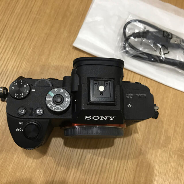 SONY(ソニー)のα7RⅢ ボディ ILCE-7RM3 フルサイズ 純正バッテリー2個　SONY スマホ/家電/カメラのカメラ(ミラーレス一眼)の商品写真