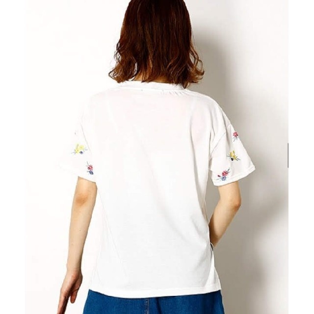 INGNI(イング)の234*NEW!!INGNI/イング★総花柄刺繍ＶネックＴシャツ✩オフホワイトＭ メンズのトップス(Tシャツ/カットソー(半袖/袖なし))の商品写真