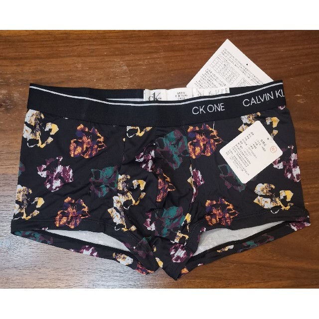 Calvin Klein(カルバンクライン)のカルバンクライン　新品　メンズ　ボクサーパンツ(フラワー/ブラックS) メンズのアンダーウェア(ボクサーパンツ)の商品写真