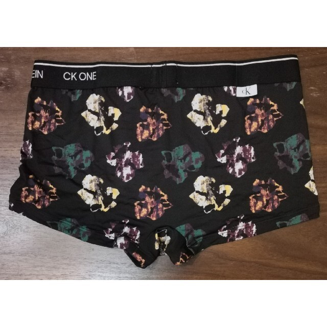 Calvin Klein(カルバンクライン)のカルバンクライン　新品　メンズ　ボクサーパンツ(フラワー/ブラックS) メンズのアンダーウェア(ボクサーパンツ)の商品写真