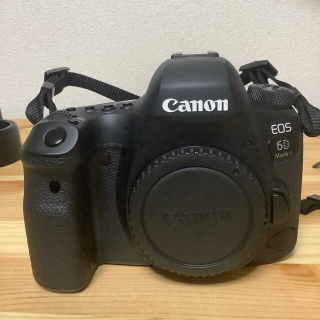 Canon(キヤノン)のeos6d mark2 本体　レンズ込み スマホ/家電/カメラのカメラ(デジタル一眼)の商品写真