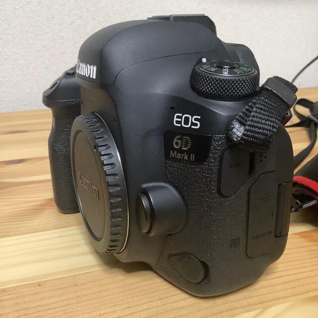 Canon(キヤノン)のeos6d mark2 本体　レンズ込み スマホ/家電/カメラのカメラ(デジタル一眼)の商品写真