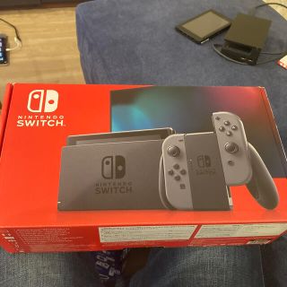 ニンテンドースイッチ(Nintendo Switch)の任天堂　Switch 中古　2019年12月(家庭用ゲーム機本体)