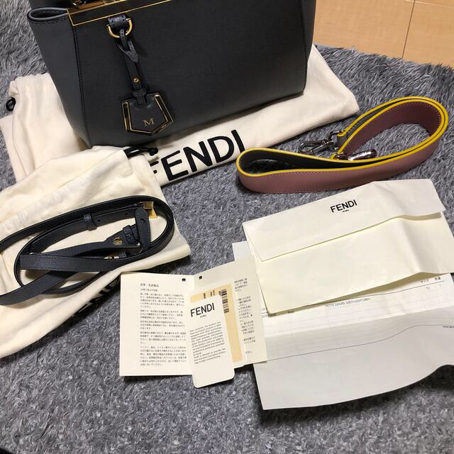 FENDI(フェンディ)のプチトゥージュール FENDI 最終価格 レディースのバッグ(ショルダーバッグ)の商品写真