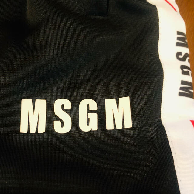 MSGM(エムエスジイエム)の早い者勝ち！MSGM パンツ　サイドロゴ　ジャージ　黒 キッズ/ベビー/マタニティのキッズ服男の子用(90cm~)(パンツ/スパッツ)の商品写真