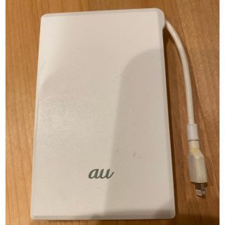 エーユー(au)のiPhone ポータブル充電器Bi R02P003W(バッテリー/充電器)