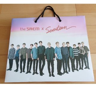 ザセム(the saem)の【SEVENTEEN】コラボバッグ セブチ ザセム 非売品 限定 レア(K-POP/アジア)