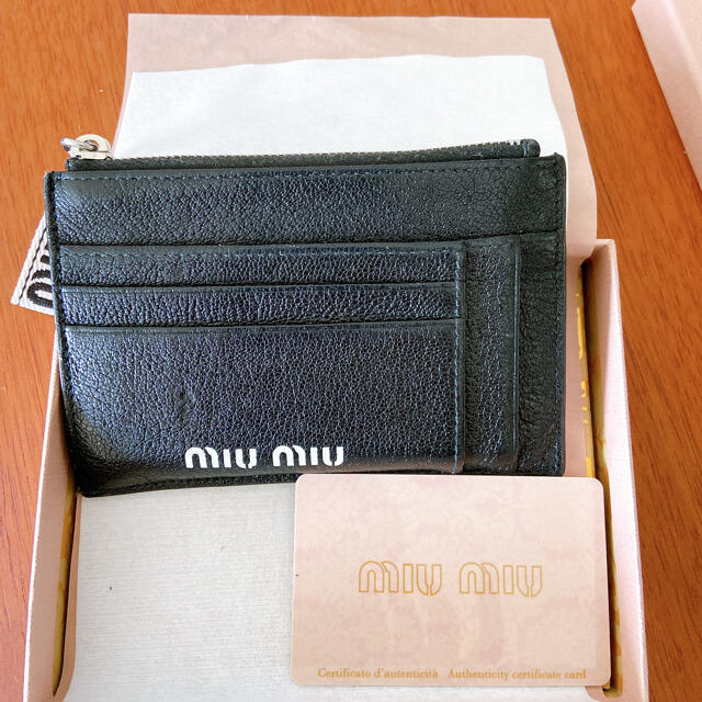 miumiu(ミュウミュウ)のMIUMIU マルチカードケース レディースのファッション小物(その他)の商品写真