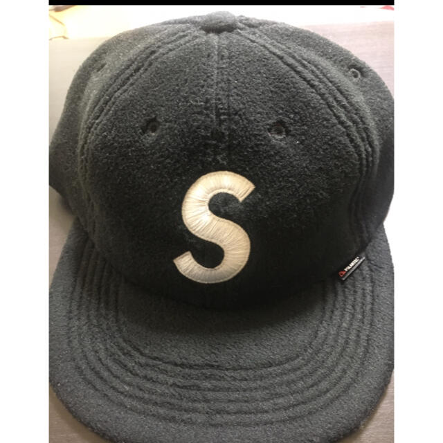 Supreme(シュプリーム)のSupreme Polartec S Logo 6-Panel Black メンズの帽子(キャップ)の商品写真