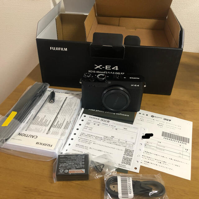 富士フイルム FUJIFILM X-E4 ブラック ボディのみカメラ