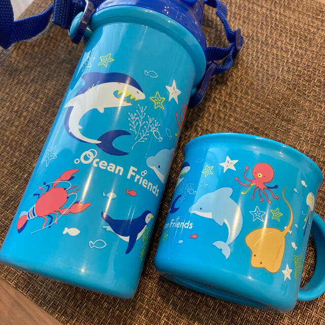 新品・未使用】お弁当箱・水筒・コップ・お箸4点セット【海の 新品・未使用】お弁当箱・水筒・コップ・お箸4点セット【海の