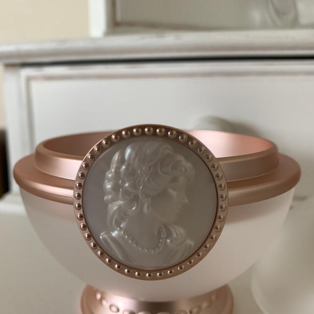 Les Merveilleuses LADUREE(レメルヴェイユーズラデュレ)の【限定品】ラデュレ　フェイスカラー　ポット コスメ/美容のベースメイク/化粧品(チーク)の商品写真