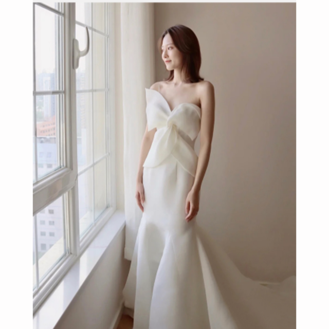 優雅   ウエディングドレス    ホワイト   トレーン   シアーな美しさ