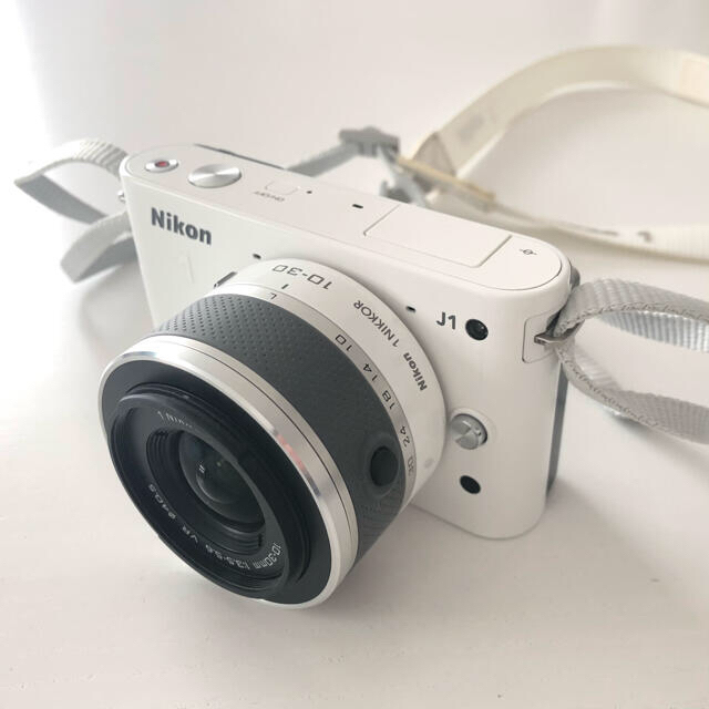 値下げ❗️Nikon J1（※レンズに難あり）ミラーレス