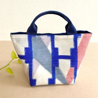 トートバッグ　小さめ　着物リメイク　白　ブルー　ハンドメイド(トートバッグ)