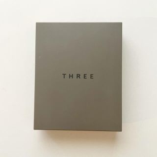 スリー(THREE)のTHREE シマリング　グロー　デュオ(コントロールカラー)