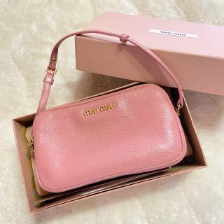 ミュウミュウ(miumiu)の専用   正規品♡miumiu マドラス ポーチ(ポーチ)