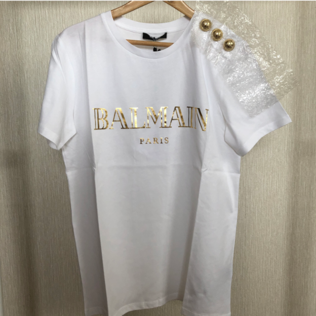 BALMAIN(バルマン)の新品未使用 ◆BALMAIN◆ホワイト コットン Tシャツ ゴールドロゴ レディースのトップス(Tシャツ(半袖/袖なし))の商品写真