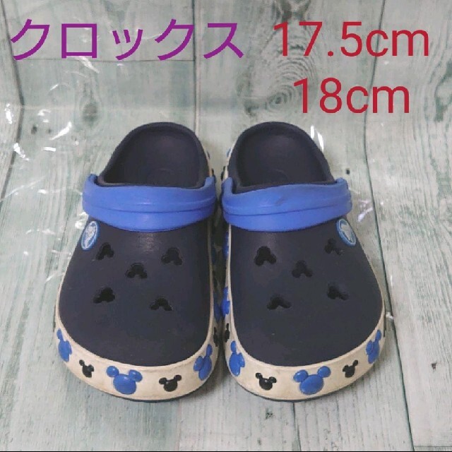 crocs(クロックス)のUSED　ディズニー　ミッキー　ネイビー　クロックス　17.5〜18cm キッズ/ベビー/マタニティのキッズ靴/シューズ(15cm~)(サンダル)の商品写真