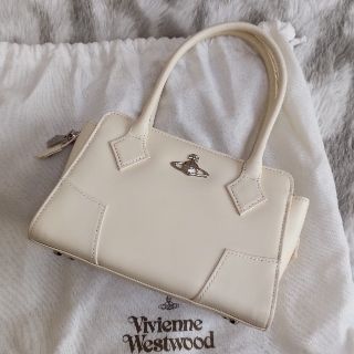 ヴィヴィアンウエストウッド(Vivienne Westwood)のヴィヴィアンウエストウッド  プレーンバッグ（アイボリー）(ハンドバッグ)