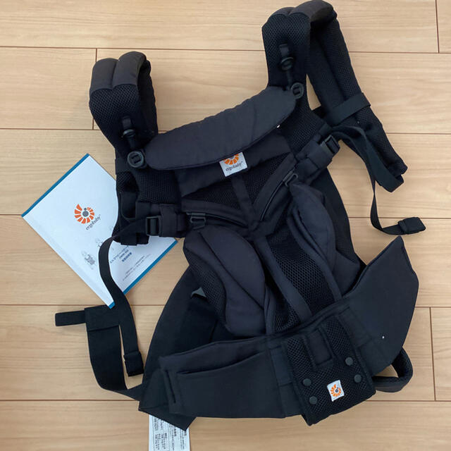 Ergobaby(エルゴベビー)のエルゴ抱っこ紐オムニ360クールエア キッズ/ベビー/マタニティの外出/移動用品(抱っこひも/おんぶひも)の商品写真