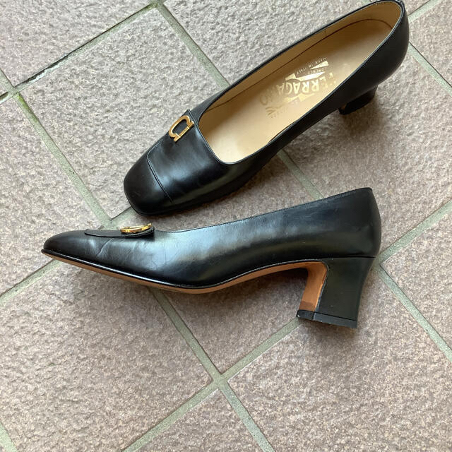 Ferragamo(フェラガモ)のフェラガモ　パンプス　黒　35 1/2 レディースの靴/シューズ(ハイヒール/パンプス)の商品写真