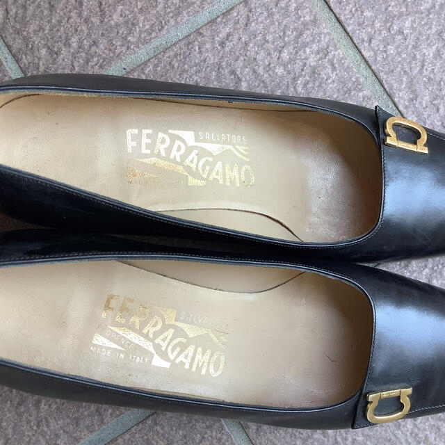 Ferragamo(フェラガモ)のフェラガモ　パンプス　黒　35 1/2 レディースの靴/シューズ(ハイヒール/パンプス)の商品写真