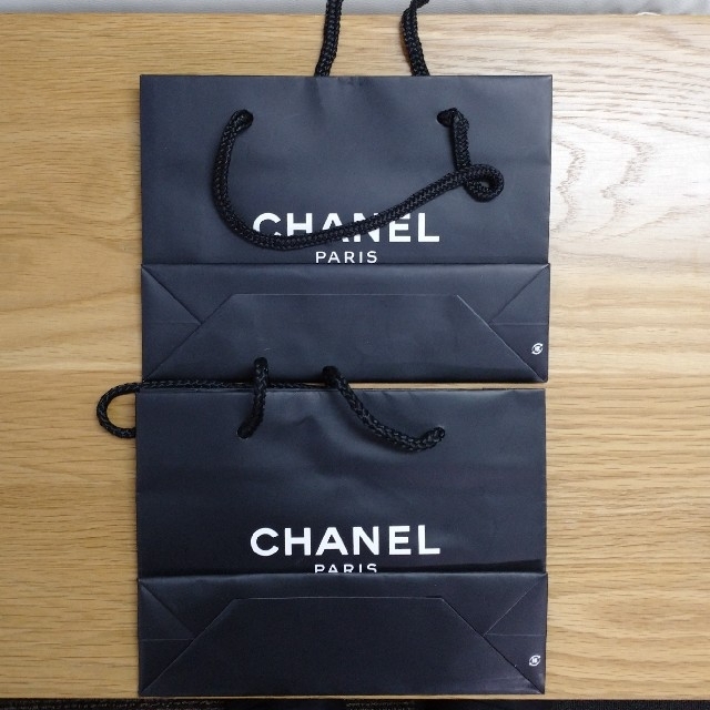 CHANEL(シャネル)の限定値下げ&匿名発送! シャネル ブランド 紙袋 レディースのバッグ(ショップ袋)の商品写真