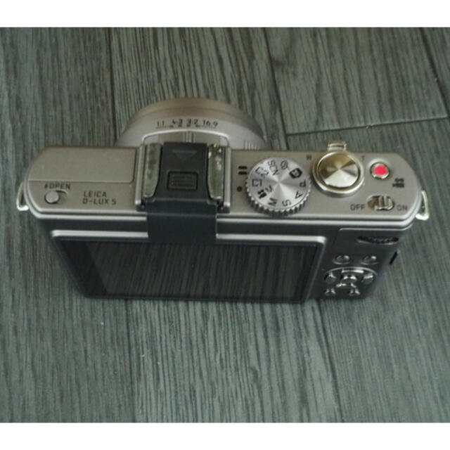 LEICA(ライカ)のLeica ライカ D-LUX5 シルバーカラー スマホ/家電/カメラのカメラ(コンパクトデジタルカメラ)の商品写真