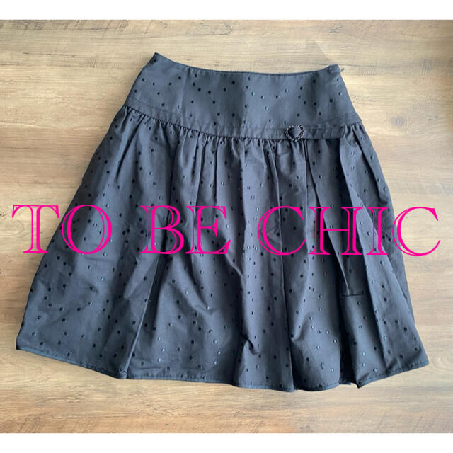 TO BE CHIC(トゥービーシック)の最終値下げ！TO BE CHIC 黒ドット スカート 40 レディースのスカート(ひざ丈スカート)の商品写真