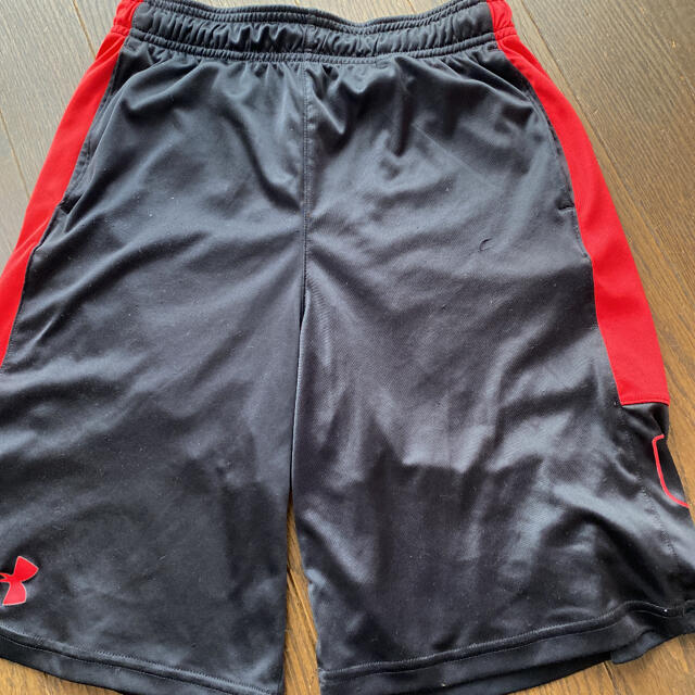 UNDER ARMOUR(アンダーアーマー)のアンダーアーマー　ハーフパンツ　150 YLG キッズ/ベビー/マタニティのキッズ服男の子用(90cm~)(パンツ/スパッツ)の商品写真