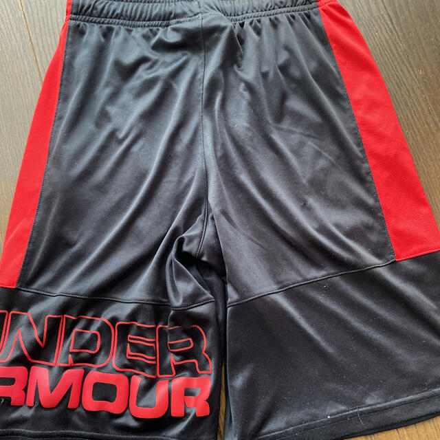 UNDER ARMOUR(アンダーアーマー)のアンダーアーマー　ハーフパンツ　150 YLG キッズ/ベビー/マタニティのキッズ服男の子用(90cm~)(パンツ/スパッツ)の商品写真