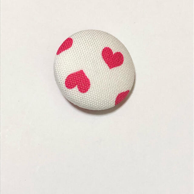 くるみボタン授乳ストラップ　ハート ハンドメイドのキッズ/ベビー(マタニティ)の商品写真