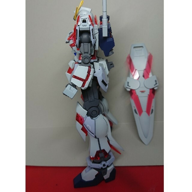 BANDAI(バンダイ)のHG1/144リラックマ様専用ナラティブ　ガンプラ　ガンプラ完成品 エンタメ/ホビーのおもちゃ/ぬいぐるみ(模型/プラモデル)の商品写真