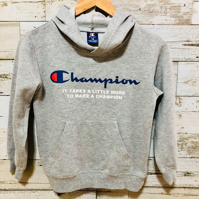 Champion(チャンピオン)の140 Champion チャンピオン グレー パーカー スエット トレーナー キッズ/ベビー/マタニティのキッズ服男の子用(90cm~)(Tシャツ/カットソー)の商品写真