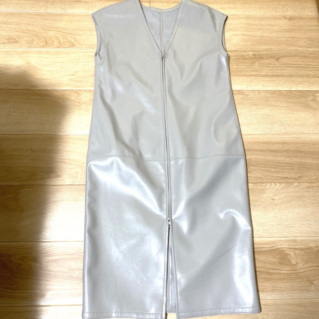 LE CIEL BLEU(ルシェルブルー)のFaux leather gilet dress (グレー) ほのか様 レディースのジャケット/アウター(その他)の商品写真