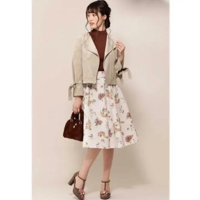 JILL by JILLSTUART(ジルバイジルスチュアート)の<美品>早い者勝ち！JILLSTUART スカート フレア 花柄 膝丈 ジル レディースのスカート(ひざ丈スカート)の商品写真