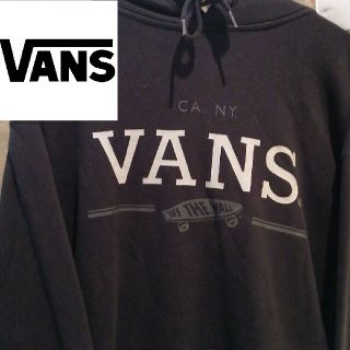 ヴァンズ(VANS)の【ビックワンポイント】VANS ロゴパーカー　ブラックアイパッチ　STUSSY(パーカー)