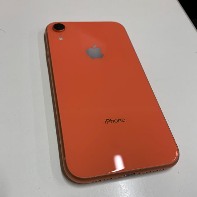 iPhone(アイフォーン)のApple 国内版SIMフリー iPhoneXR  128GB コーラル スマホ/家電/カメラのスマートフォン/携帯電話(スマートフォン本体)の商品写真