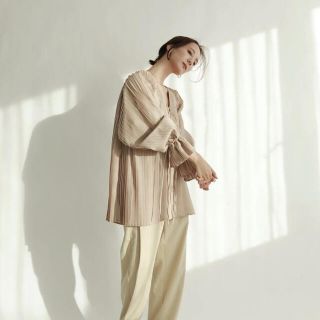 louren all pleats volume blouse ベージュ(シャツ/ブラウス(長袖/七分))