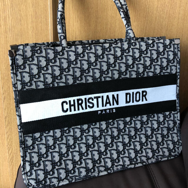 Dior(ディオール)のDIOR トートバッグ　ブックトート　ラージ　ビッグ レディースのバッグ(トートバッグ)の商品写真