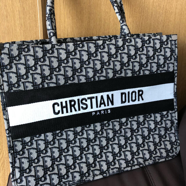 Dior(ディオール)のDIOR トートバッグ　ブックトート　ラージ　ビッグ レディースのバッグ(トートバッグ)の商品写真