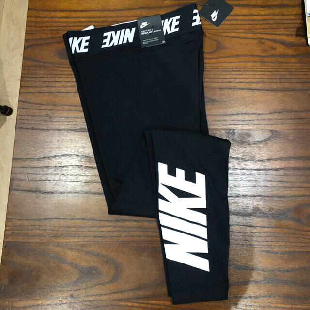 NIKE(ナイキ)の新品未使用　NIKE レギンスパンツ レディースのレッグウェア(レギンス/スパッツ)の商品写真