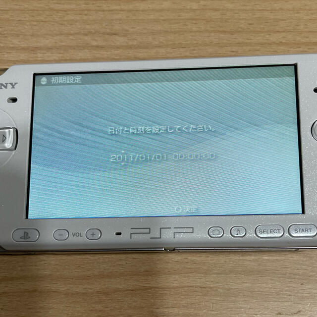 SONY(ソニー)のpsp 3000 バリューパックつき　パールホワイト エンタメ/ホビーのゲームソフト/ゲーム機本体(携帯用ゲーム機本体)の商品写真