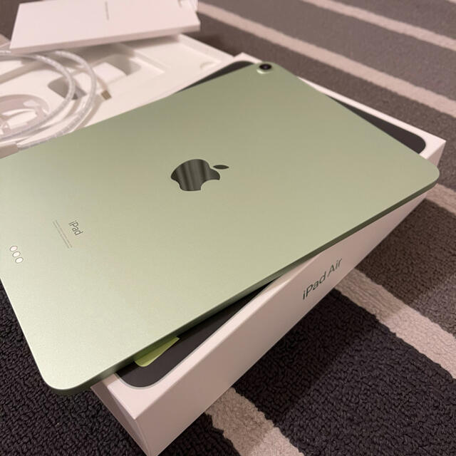 Apple(アップル)の『中古品』Apple iPad  Air4 green 64GB スマホ/家電/カメラのPC/タブレット(タブレット)の商品写真